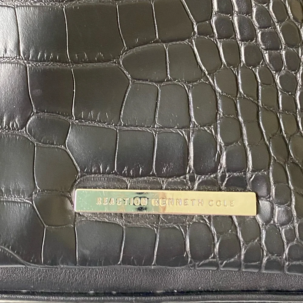 Reaction Kenneth Cole Black Gator Print Crossbody
